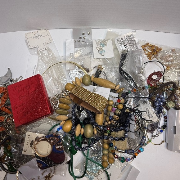 Reserved listing 5lb mixed jewelry - Picture 3 of 3